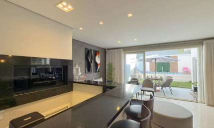 Casa para Comprar com 4 dormitórios, 386 m² - Chácara das Pedras - Porto Alegre
