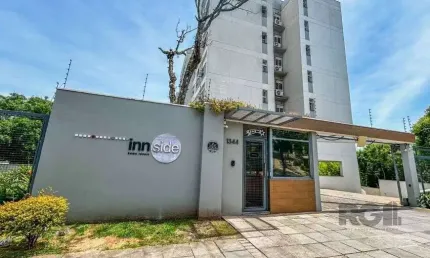 Apartamento de 2 dormitórios, living, cozinha planejada, área de serviço, banheiro social e 1 vaga de garagem escriturada.