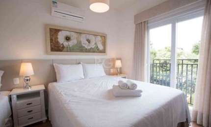 Apartamento com 1 dormitório para alugar, 52 m² por R$ 2.600,00