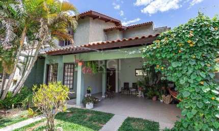 Casa na zona sul de 4 dormitórios 2 vagas - Espirito Santo