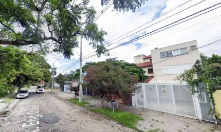 Casa com 4 quartos (02 suítes), 02 vagas cobertas no Bairro Ipanema