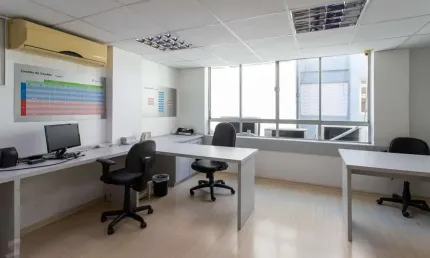 Andar inteiro mobiliado com 215 m² para até 60 pessoas