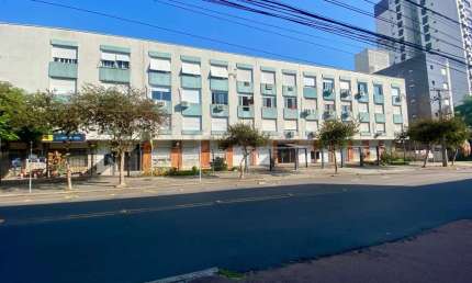 Apartamento 2 dormitórios com vaga de garagem, bairro Menino Deus