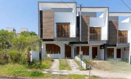 Casa com 3 quartos à venda na Rua Manoel Fernandes, 141, Guarujá, Porto Alegre