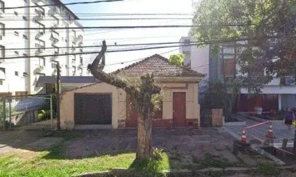 Terreno no Bairro Higienópolis em Porto Alegre com 348 m2
