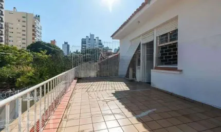 Casa com 3 quartos à venda na Rua Dário Pederneiras, 567, Petrópolis, Porto Alegre