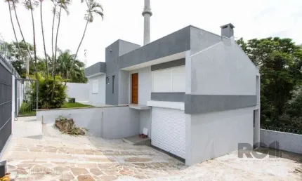 Casa | 3 quartos | 2 Suítes | 4 vagas cobertas | 260m2 Privativos | Bairro Santa Tereza