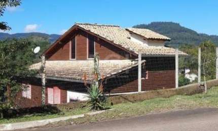 Casa para Venda - 160m², 2 dormitórios, 3 vagas - Colinas Verdes