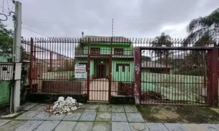 Sobrado em Porto Alegre, no bairro Glória, com 5 dormitório(s), e 5 banheiros, à venda.