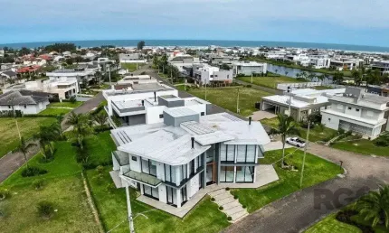 Mansão no Ocean Side para Comprar com 592m2 por R$ 5.200.000,00