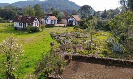 Área para comprar com casas Enxaimel em Nova Petrópolis.