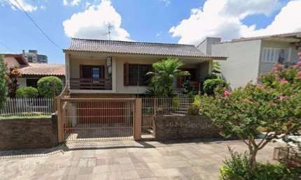 Casa no bairro Jardim Planalto de 3 dormitórios e 3 vagas