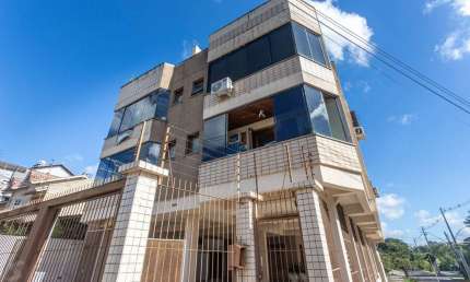 Cobertura no Jardim Planalto de 3 dormitórios e 2 vagas desocupada