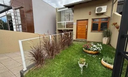 Sobrado com 133 m2, 3 dormitórios e 2 vagas, semimobiliado a venda em Nova Santa Rita.