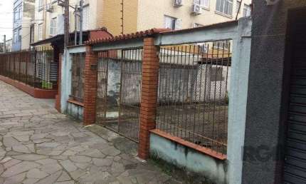Terreno comercial à venda na Travessa Azevedo, 250, Floresta, Porto Alegre