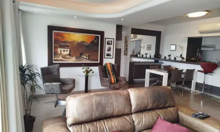 Apartamento venda 03 dormitórios, transformado em 2 com living extendido.