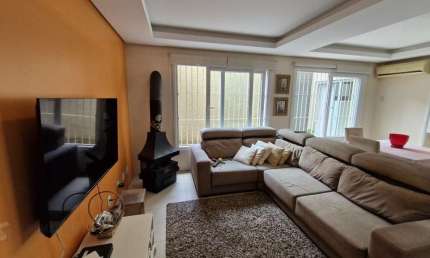 Casa com 3 quartos à venda na Rua Kiev, 116, Passo da Areia, Porto Alegre