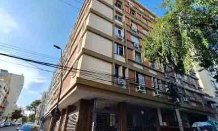 Apartamento à venda no centro histórico de porto alegre – 2 dormitórios e elevador