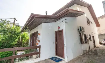 Sobrado no Moinhos de Vento de 4 dormitórios e 4 vagas