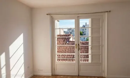 Vende-se apartamento com 2 quartos, 76m², sacada e 1 vaga - Auxiliadora