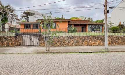 Casa com 3 quartos e 313m² à venda em Chácara das Pedras, Porto Alegre. Rua Joao Paetzel, Chácara Das Pedras, Porto Alegre