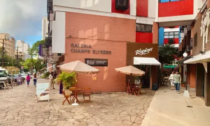 Ponto comercial à venda na Rua Vinte e Quatro de Outubro, 493, Moinhos de Vento, Porto Alegre