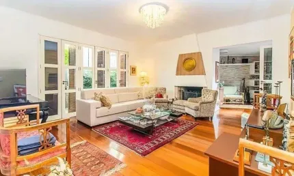 Casa com 3 dormitórios e 2 vagas no Bairro Higienópolis