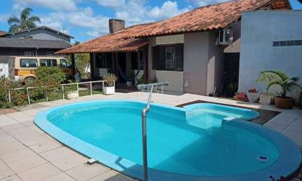Casa 3 dormitórios, sendo 1 suites, 9 vagas - bairro Ponta Grossa Porto Alegre RS