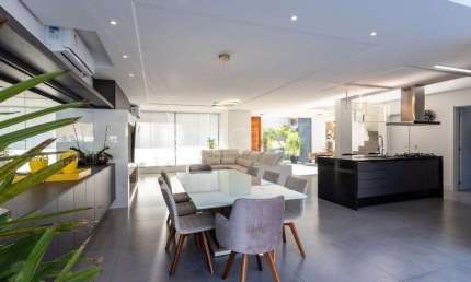 Casa Condominio para Venda - 280m², 3 dormitórios, sendo 3 suites, 4 vagas - Lagos De Nova Ipanema