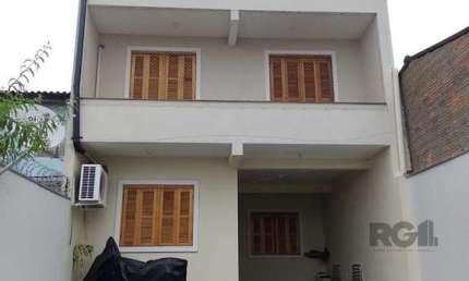 Casa com 3 quartos, 4 vagas de garagem, salão de festa, sacada 198m² no bairro Rubem Berta, Porto Alegre/RS
