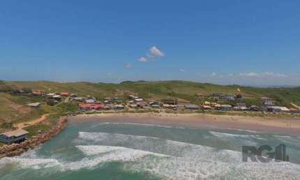 Casa 3 dormitórios, 3 vagas, churrasqueira na Praia da Tereza em Laguna/SC