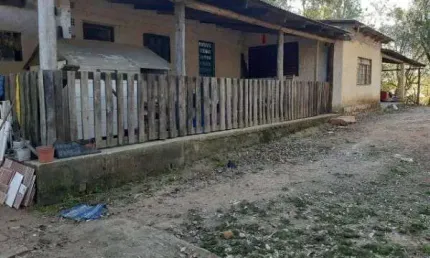 Sítio para Venda - 200m², 3 dormitórios, 4 vagas - Lami