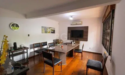 Casa para Venda - 500m², 4 dormitórios, sendo 1 suites, 5 vagas - Boa Vista