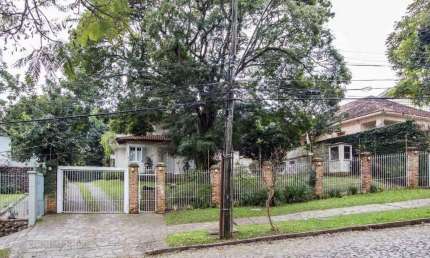 Casa para Venda - 489m², 4 dormitórios, sendo 2 suites, 3 vagas - Cristal