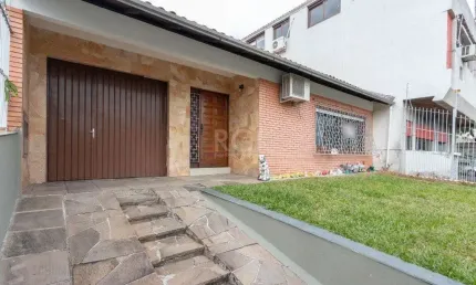 Casa para Venda - 160m², 3 dormitórios, sendo 2 suites, 3 vagas - Cristal