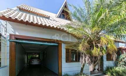 Casa para Venda - 336m², 4 dormitórios, sendo 1 suites, 2 vagas - Camaquã