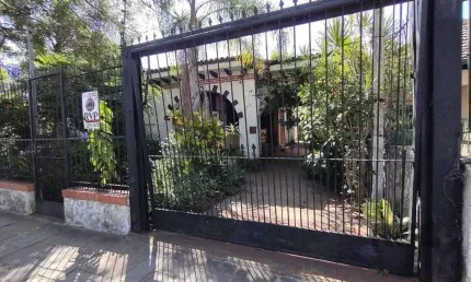 Casa comercial térrea na Av. Aparício Borges - bairro Teresópolis