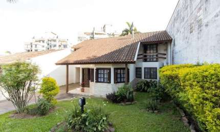 Casa com 3 quartos à venda na Rua Padre João Batista Reus, 2054, Camaquã, Porto Alegre