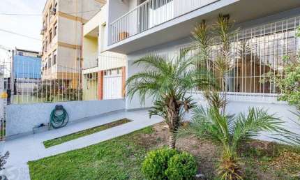Casa sobrado no bairro Santo Antônio de 4 dormitórios e 3 vagas
