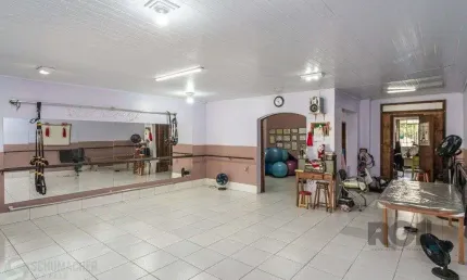 CASA COMERCIAL E RESIDENCIAL NO MIOLO DO BAIRRO SANTANA