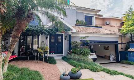 CASA DE 4 DORMITÓRIOS EM CONDOMÍNIO - 320 m² - 4 VAGAS DE GARAGEM