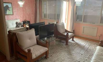 Apartamento 3 dormitórios com 2 banheiros e garagem no Menino Deus
