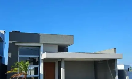 Casa em condomínio fechado com 178 m2 com 3 dormitórios sendo 1 suíte e 4 vagas.
