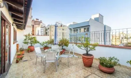 Cobertura de 3 dormitórios, sendo 1 suíte, e 2 vagas no bairro Santa Cecilia.