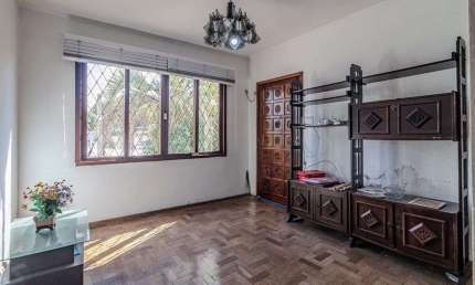 Casa com 6 quartos à venda na Rua Fernando Abbott, 1327, Passo da Areia, Porto Alegre