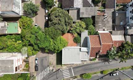Terreno à venda na Rua Bezerra de Menezes, 240, Passo da Areia, Porto Alegre