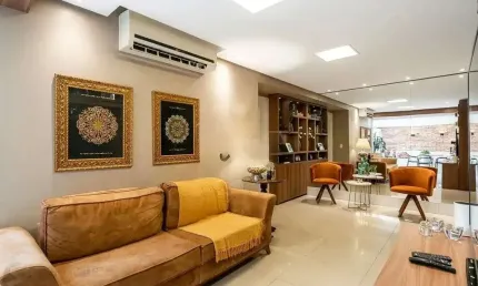 Apartamento garden com 178,5m², porteira fechada, 3 quartos, 1 suíte, vaga dupla, no bairro santana em porto alegre