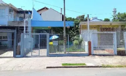 Casa residencial aconchegante com ampla área da lazer com churrasqueira.