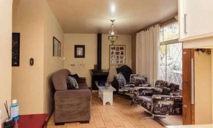 Casa térrea com 200m² privativos, 3 quartos, Rua Sylvio Sanson - Sarandi