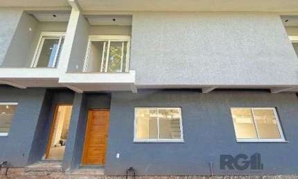 Casa Condominio em Porto Alegre, no bairro Nonoai, com 2 dormitório(s), e 2 banheiros, à venda.